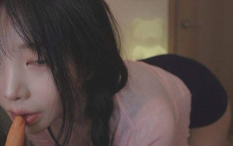 Yoonying的疗愈魔法：定制作品《姐妹保姆：今天你还是个宝宝》如何缔造极致放松体验-橘喵